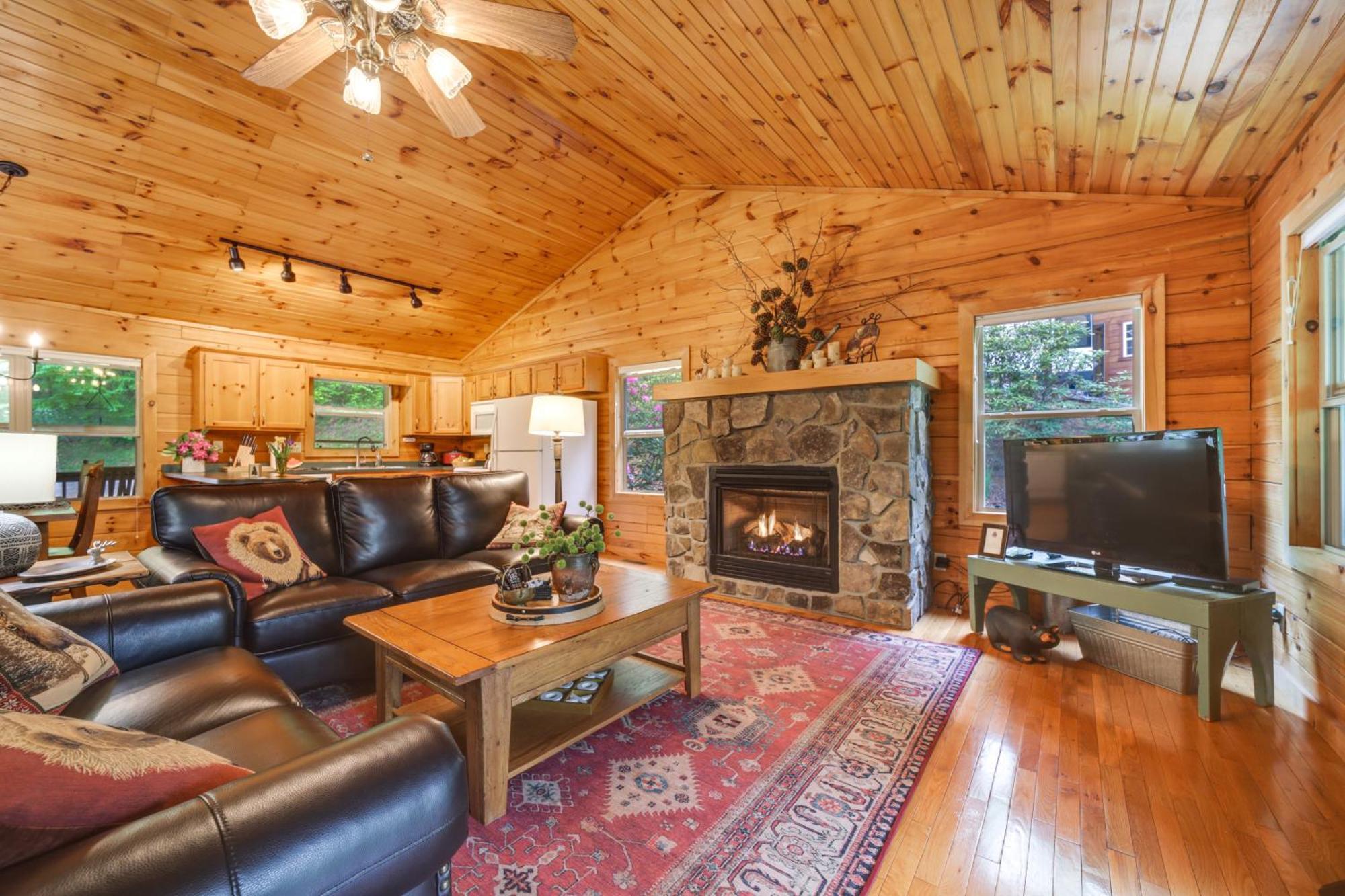 Peaceful Smoky Mountain Cabin With Deck And Fire Pit! Уейнсвил Екстериор снимка