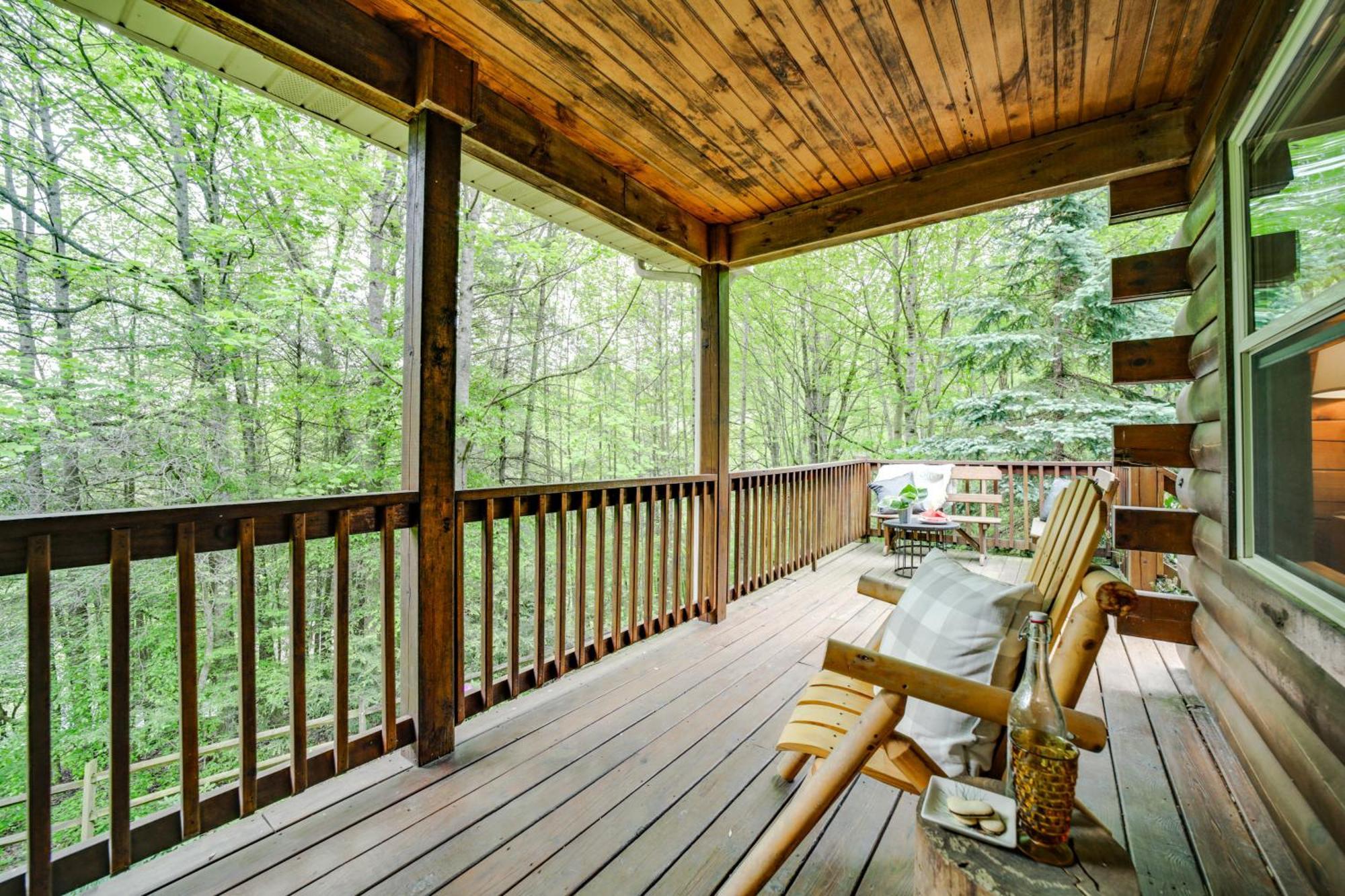 Peaceful Smoky Mountain Cabin With Deck And Fire Pit! Уейнсвил Екстериор снимка